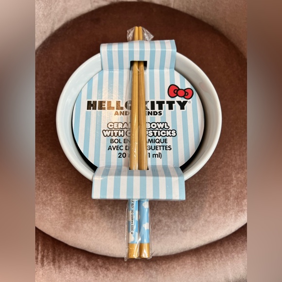 Hello Kitty & Friends Rainbow 20oz Ceramic Noodle Bowl & Chopstick Set - Picture 3 of 4